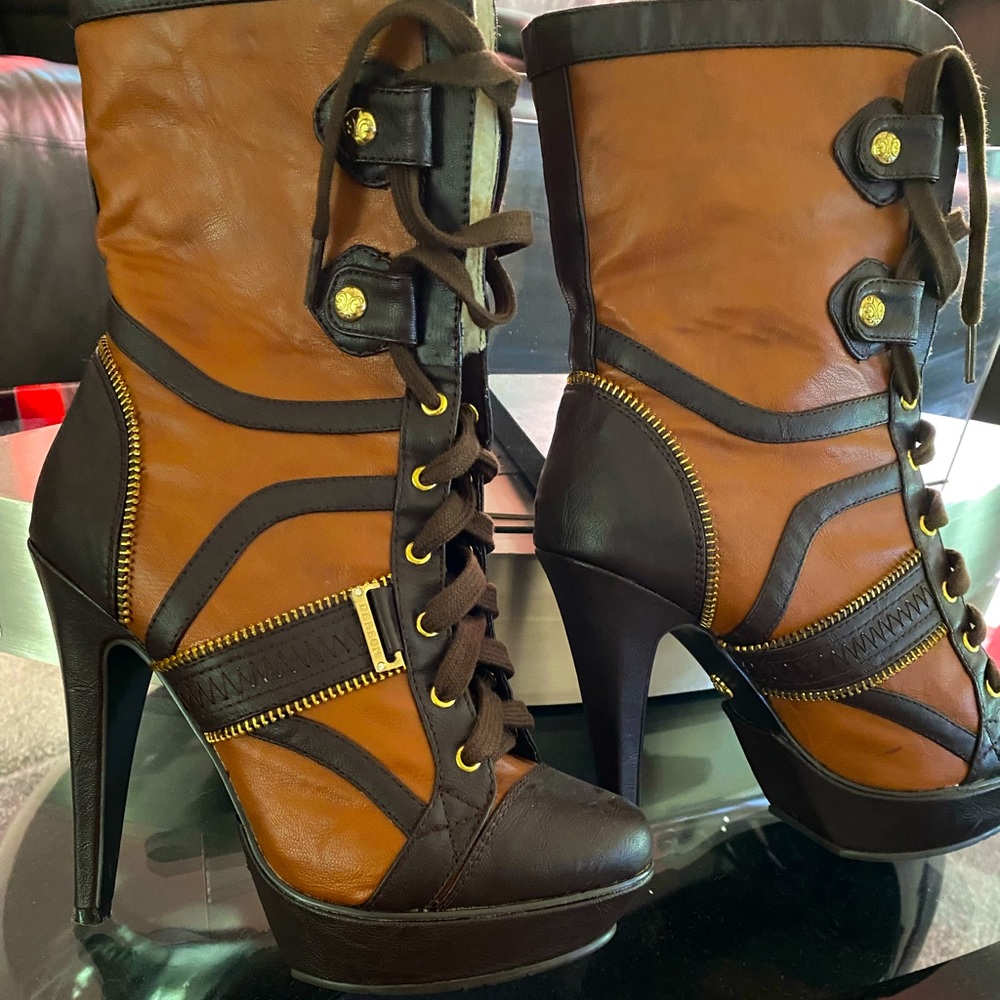Beyonce’s Dereon Faux Leather Lace Up Booties W/Platform & Zipper Detail🔥❤️🔥❤️